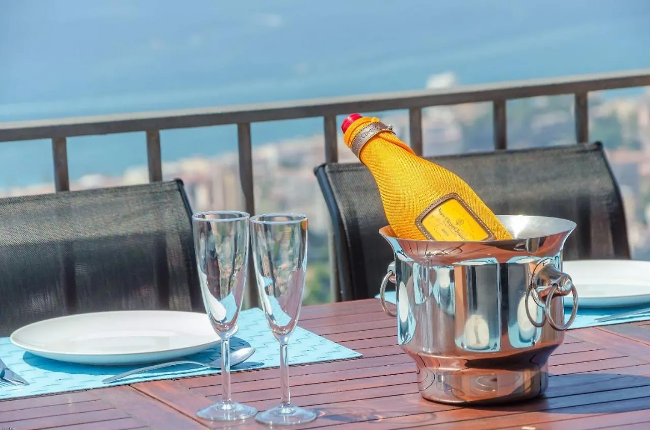 Vila Club Villamar - Whitney Lloret de Mar